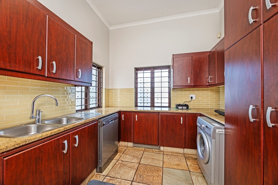 4 Bedroom Property for Sale in Van Riebeeckshof Western Cape